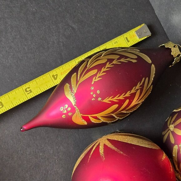 Red And Gold Glass Christmas Ornaments Set Of 5 Bow And Laurel Pattern 3–6 Inch - Picture 8 of 10